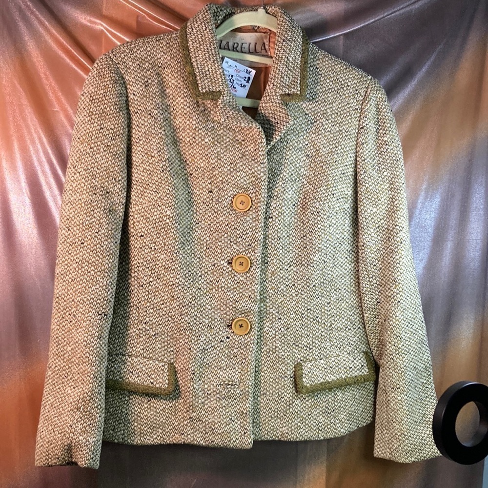 VINTAGE 1950’s Harella wool olive green jacket. 42” chest 40” waist 200